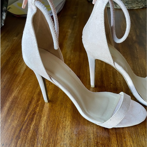 Pink suede women’s heels - Picture 2 of 3